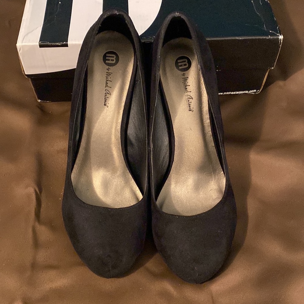 Michael Antonio Black Microfiber pump size 10 new